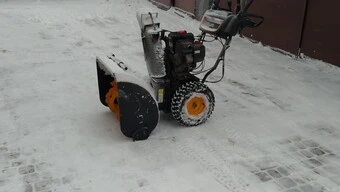 уборка снега на парковке